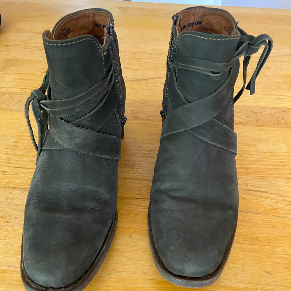 EUC Green Born Shoes Mongolia Leather Ankle Boots